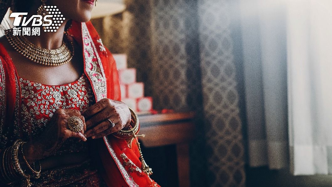 印度新娘被迫與準公公完成婚禮儀式。（示意圖／Shutterstock達志影像）