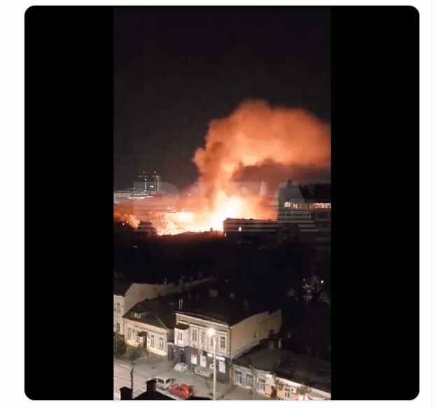 俄羅斯羅斯托夫遭烏克蘭無人機偷襲，當地民眾拍到驚人爆炸瞬間。（圖／翻攝自推特@Gerashchenko_en）