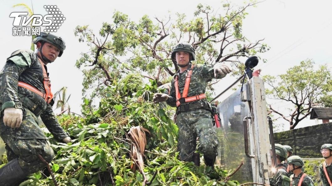 Kaohsiung City gov’t assists Taitung in typhoon recovery efforts. (TVBS News) Kaohsiung assists eastern region after typhoon devastation