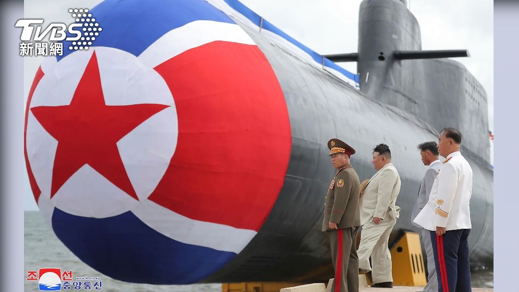 金正恩親自主持下水儀式，對外揭開北韓首艘具備掛載戰術核武能力的潛艦。（圖／達志影像美聯社）