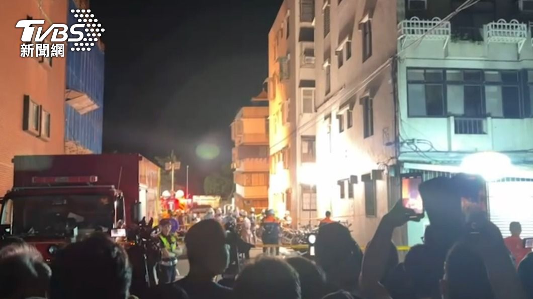 Residents of collapsed buildings in Dazhi Street expressed anger over ignored petitions to city gov’ Residents of tilted buildings rage over ignored petition