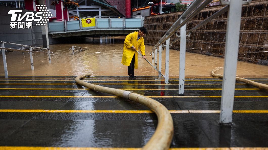 香港因海葵颱風遭遇「世紀暴雨」，多地出現嚴重淹水災情。（圖／達志影像美聯社）