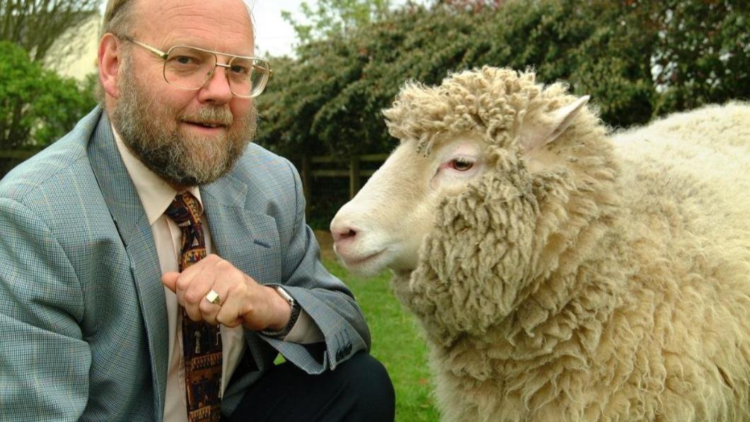 領導「複製桃莉羊」研究的英國科學家韋莫特離世。（圖／翻攝自@EdinburghUni　Twitter）