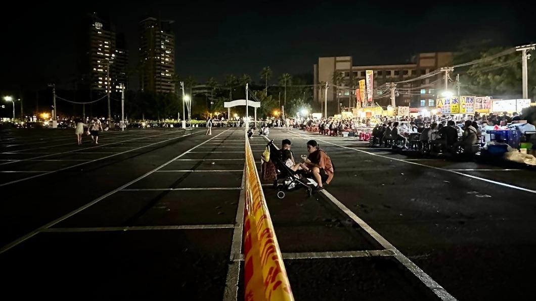 台南夜市出現「大東大東東封鎖線」。（圖／翻攝自台南式 Tainan Style臉書）