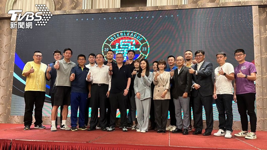 今天舉辦跨聯盟籃球邀請賽，中華籃協副理事長李忠恕致詞表示，日本打進奧運，台灣也可以。（圖／張良瑜攝）