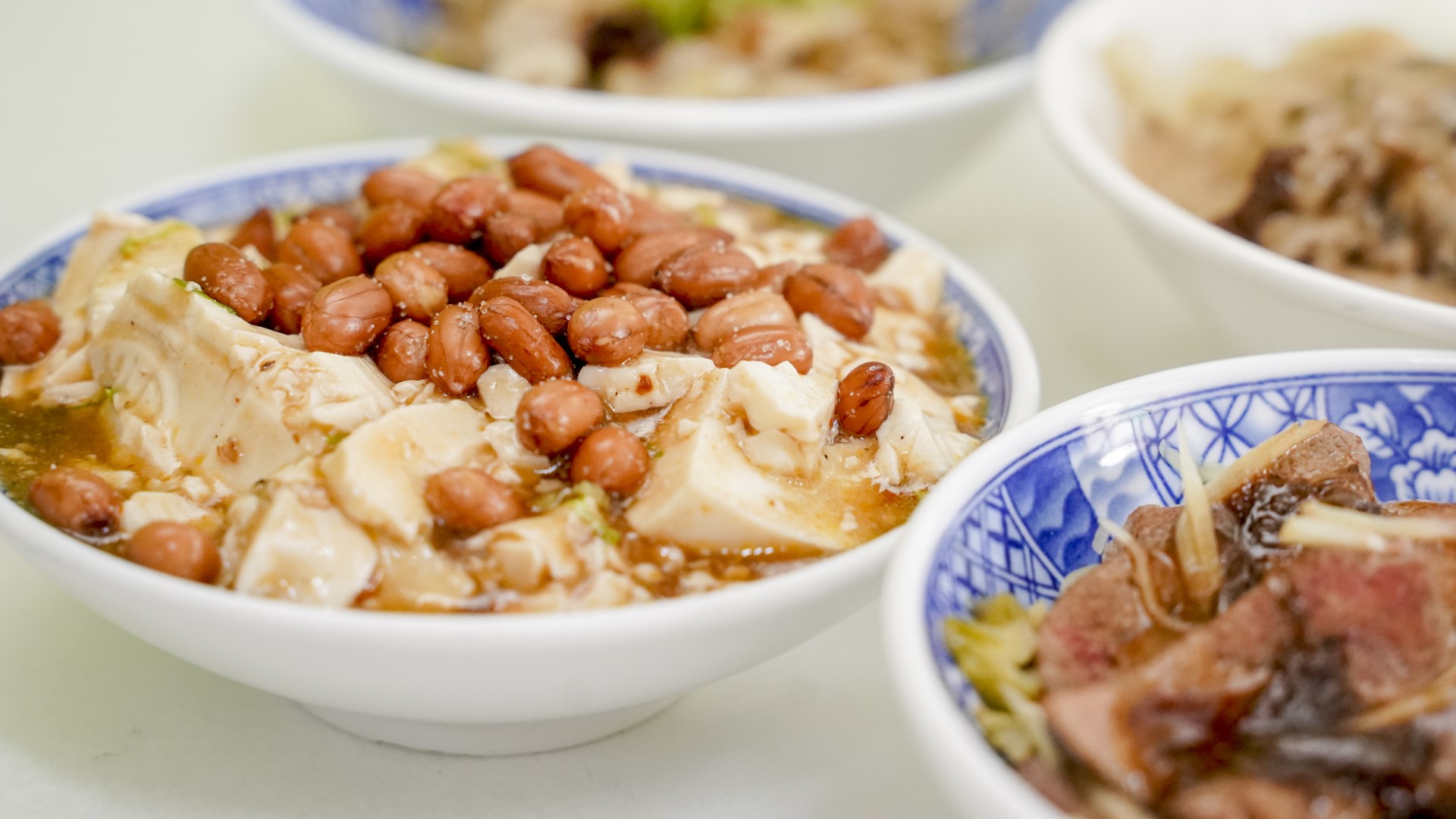 老士官擀麵店家自創的酸辣豆腐。(圖/台中市政府觀光旅遊局)