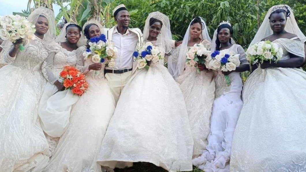 恩西科內內在日前一口氣把7名新娘娶進門。（圖／翻攝自「@Funnynewshub」推特）