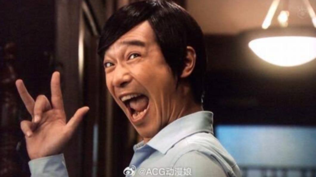 半澤男星和妻皆騎腳踏車載小孩上下學。（圖／翻攝自微博）