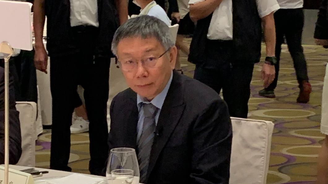 民眾黨總統參選人柯文哲今晚間出席東方領袖講座「創新X e化AI驅動台灣新經濟」演講。（圖/吳紹瑜攝）