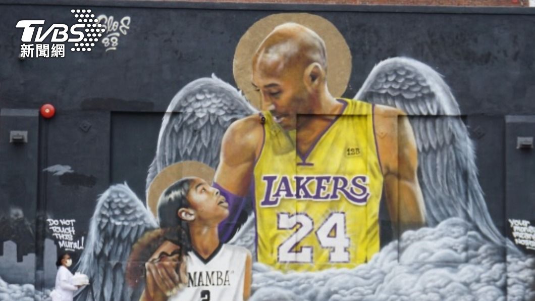 美國籃球明星布萊恩（Kobe Bryant）大型噴漆塗鴉。（圖／中央社）