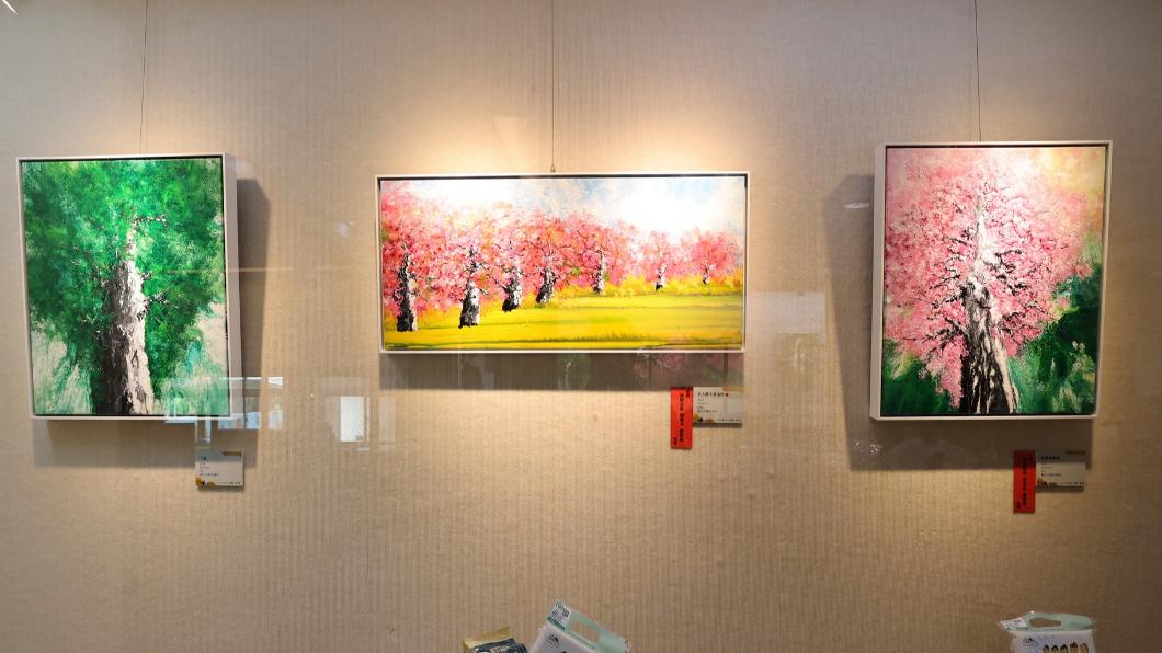 金獎畫家陳炳臣捐畫作，並將義賣所得全數捐出。(圖／伯立歐小兒麻痺&愛加倍庇護工場　提供)