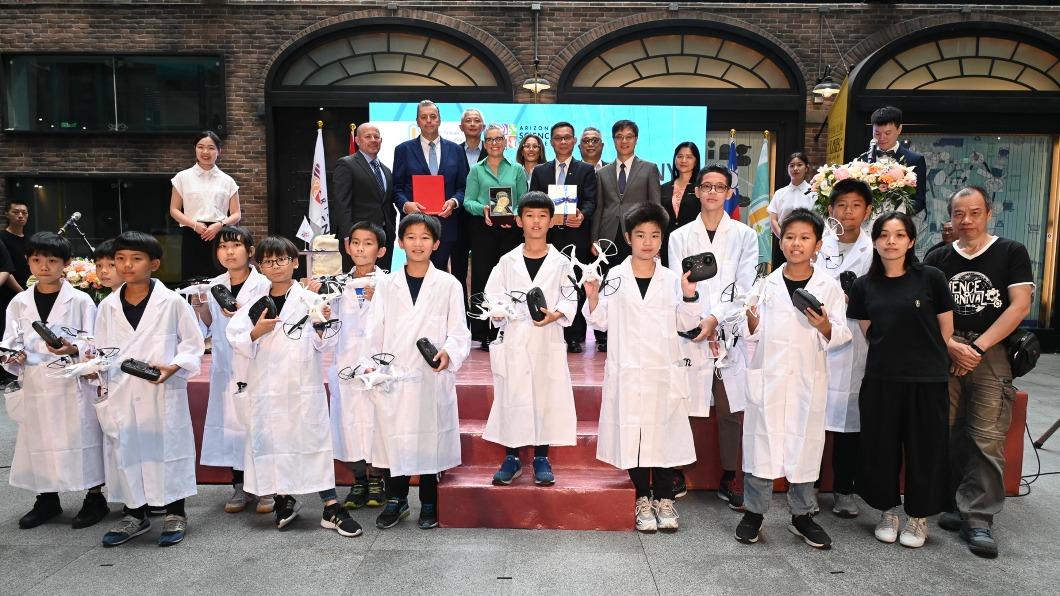 台灣科學教育館與美國亞利桑那科學中心簽署合作備忘錄。（圖／教育部提供）