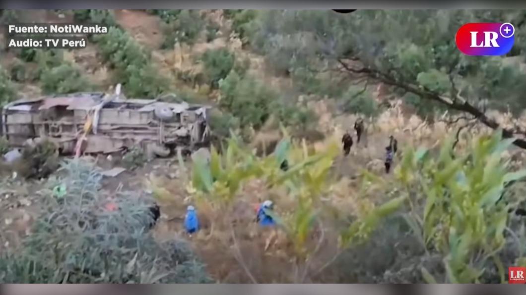 秘魯一輛夜間城際巴士跌落山溝，釀成至少24人死亡。（圖／翻攝自La República - LR+新聞影片）
