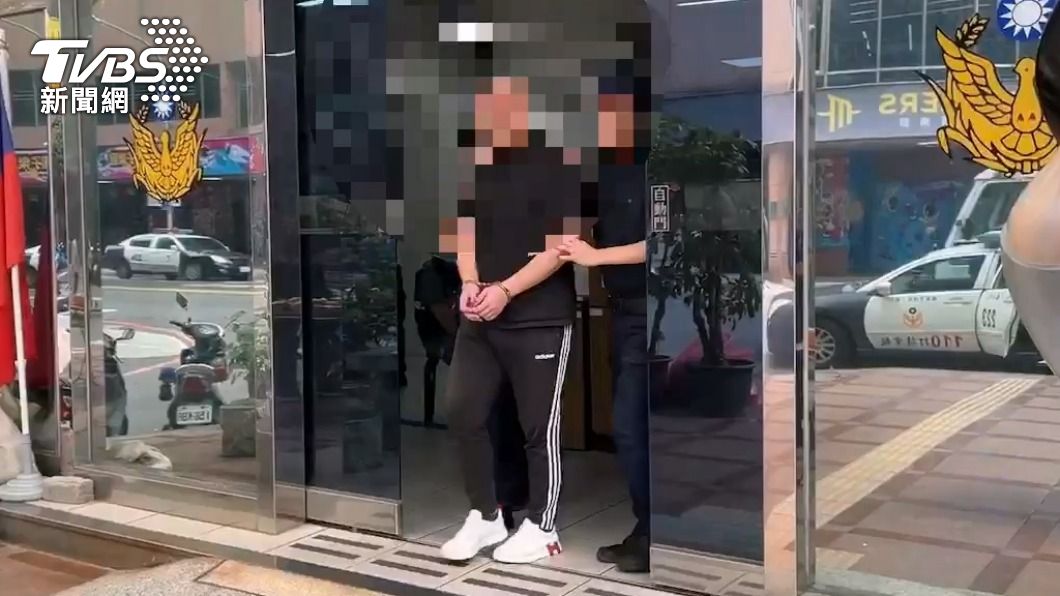 犯嫌被警方移送。（圖／TVBS）