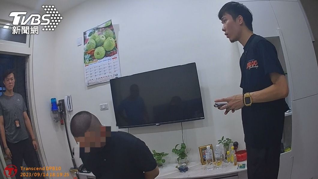 警方埋伏逮人。（圖／TVBS）