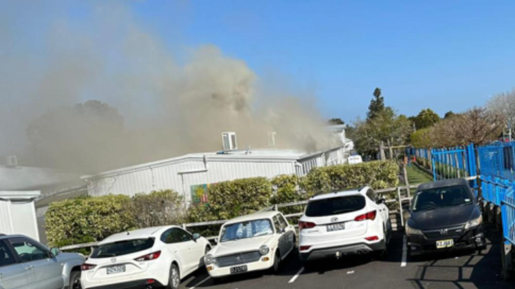 紐西蘭小學大火師生急疏散。（圖／翻攝自《Times Online》）