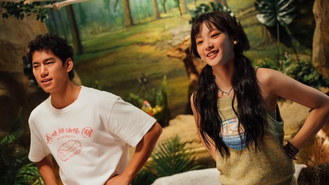 朱軒洋（左）和香港女星袁澧林合作演出楊乃文新歌〈說不出口〉，詮釋時下「純抱睡」的交友模式。（圖／亞神音樂提供）