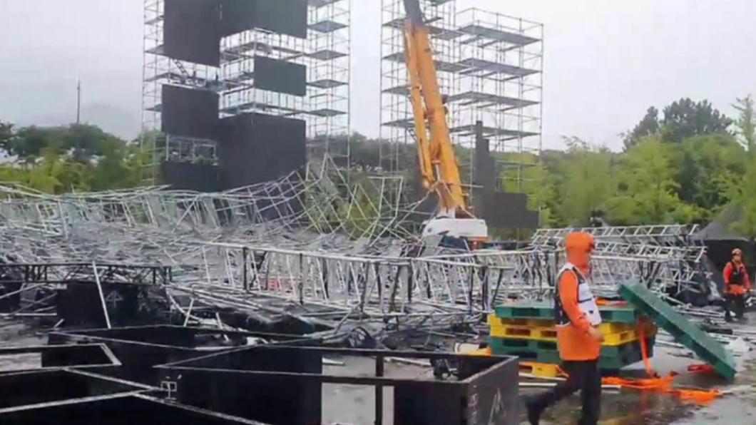 南韓河南市的SUPERPOP演唱會舞台裝置倒塌。（圖／翻攝自《韓聯社》）