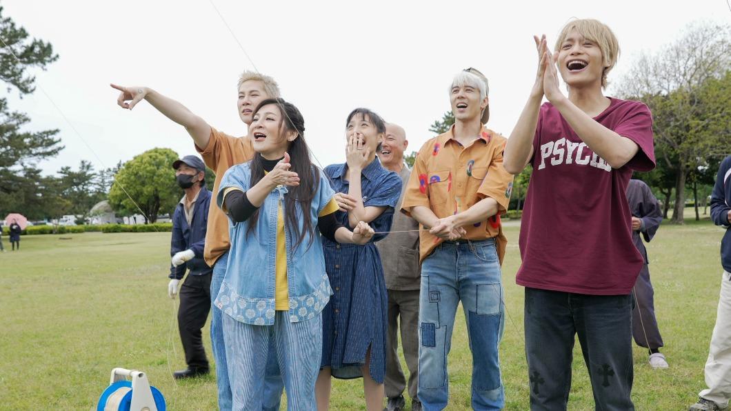 《我們這一攤》前進日本體驗鬥風箏文化。（圖／三立提供）