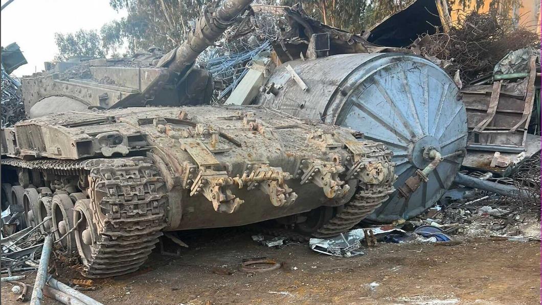 以色列1輛戰車失竊後被發現丟棄在垃圾場內。（圖／翻攝自Israel Police）