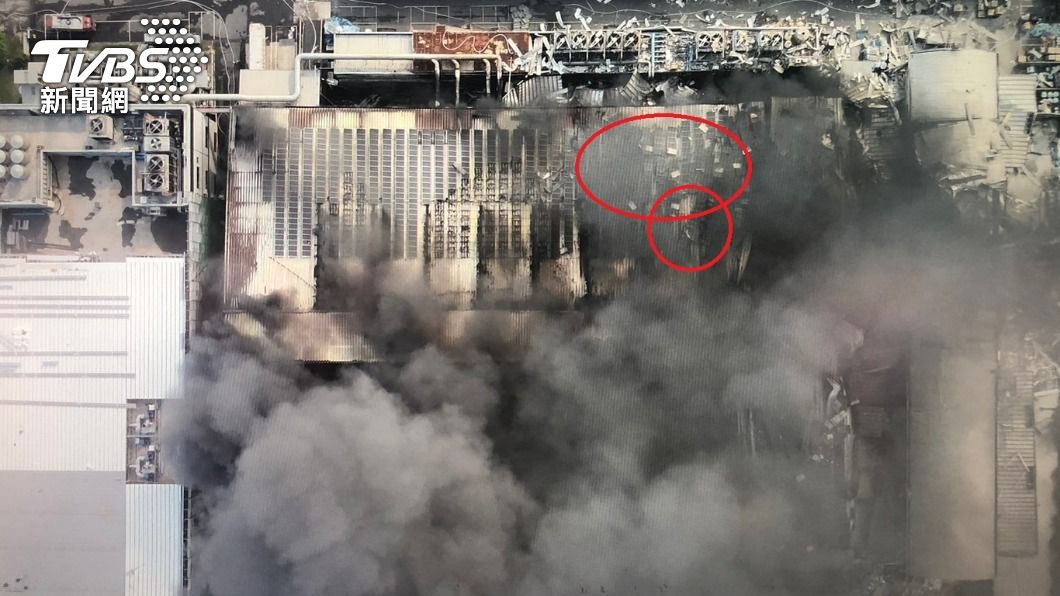 屏東縣消防局稍早公布最新空拍圖，也指出殉職警消陳屍地點（紅圈）。（圖／TVBS）