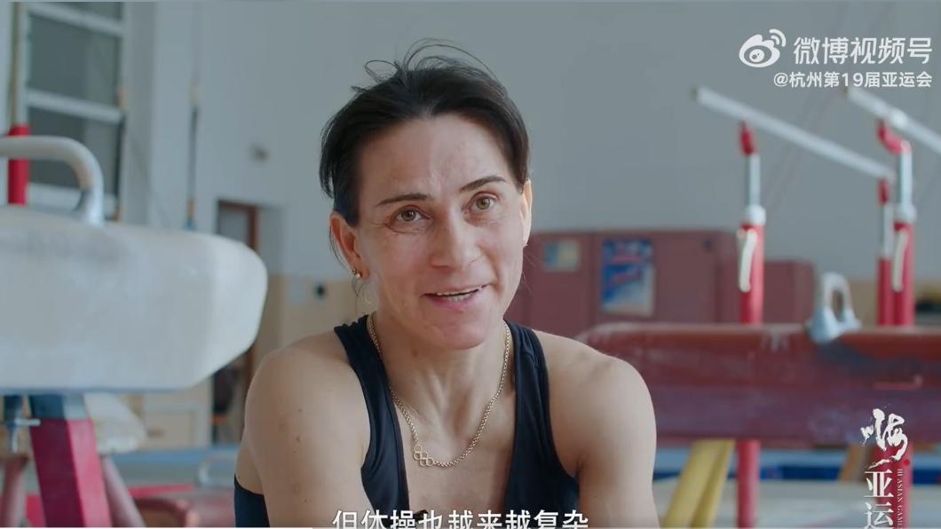 烏茲別克體操傳奇、48歲選手丘索維金娜再次挑戰亞運，並成功晉級跳馬決賽。（圖／翻攝自亞運官方微博）