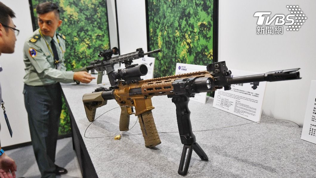 國防部新型XT-112步槍首度亮相。（圖／胡瑞麒攝）