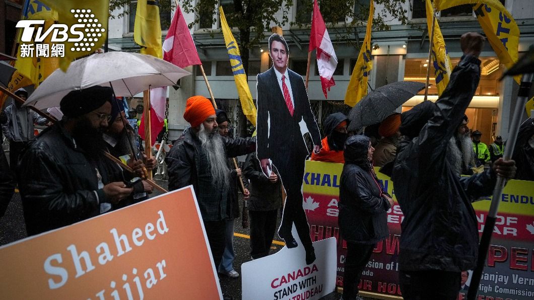 印度錫克教在印度駐加拿大使館外抗議。（圖／達志影像美聯社）