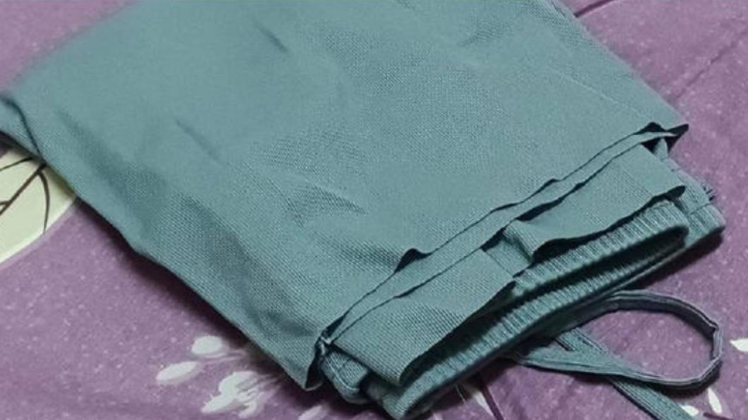 有網友在網路上訂了紫色褲子，貨到竟是灰色的。（圖/翻攝自爆怨公社）