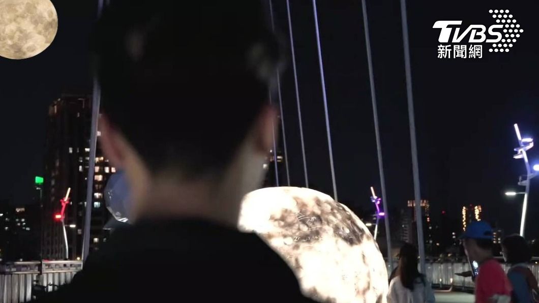 新莊新月橋，月球造景藝術，與明月輝映。(圖/高灘處提供)