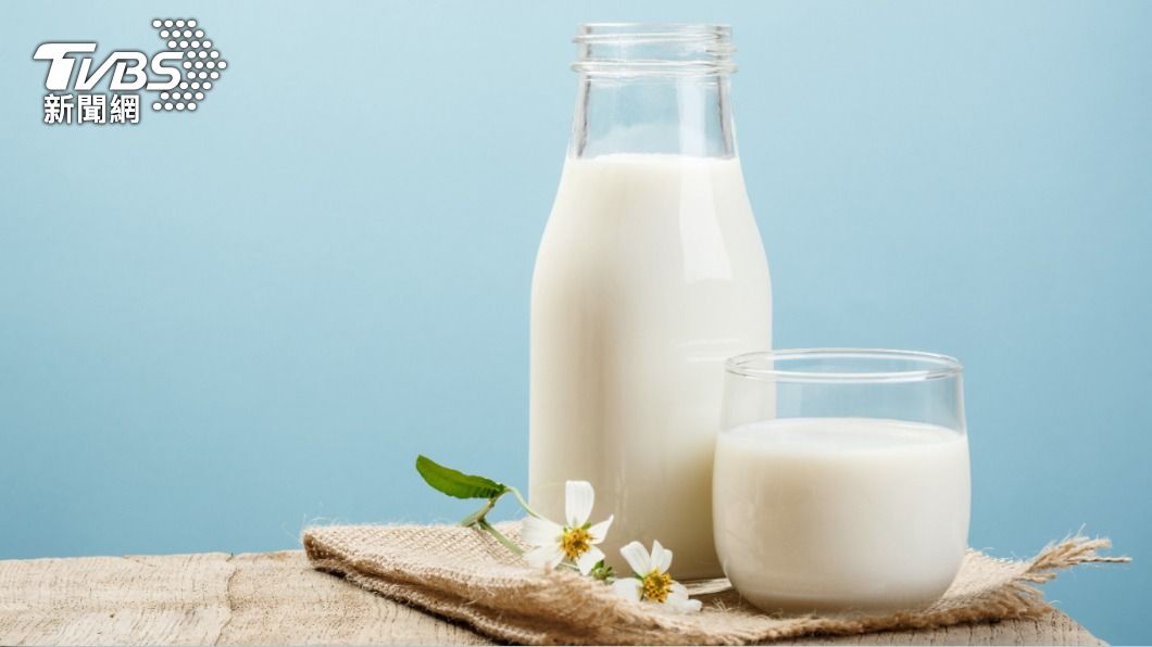 牛奶雖然營養豐富，但不適合感冒的患者喝。（示意圖／shutterstock達志影像） 