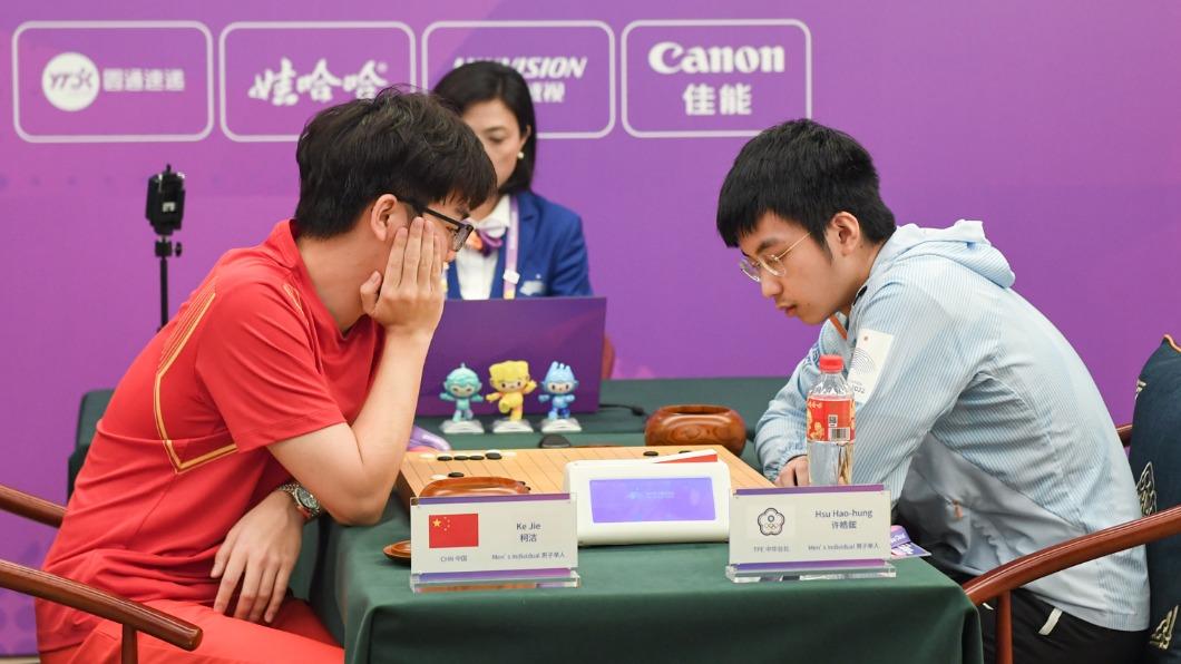 圍棋選手許皓鋐打敗中國，拿下本屆亞運第四面金牌。（圖／中華奧會提供）