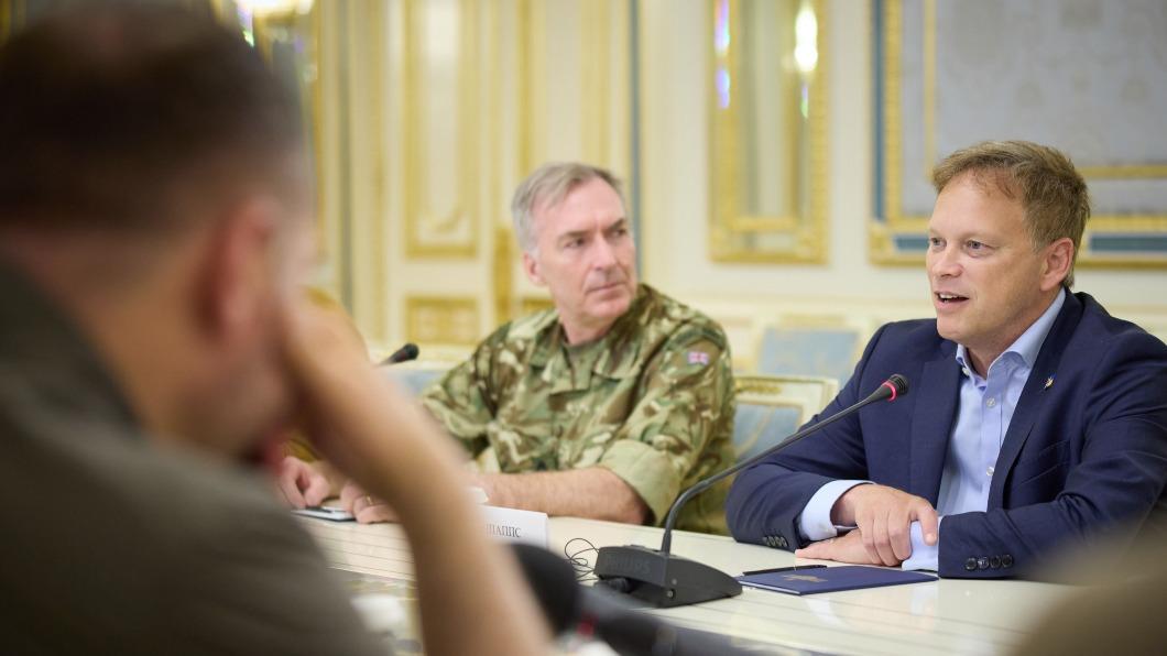 英國國防大臣夏普斯赴烏克蘭訪問。（圖／英國國防部提供）