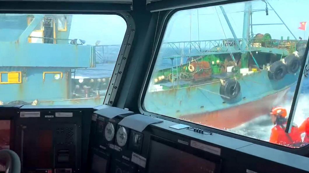 新竹海巡隊取締中國越界漁船。（圖／艦隊分署提供）