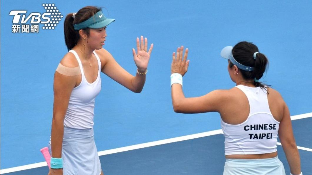 網球女雙上演「台灣內戰」，詹家姊妹直落二摘金。（圖／胡瑞麒攝）