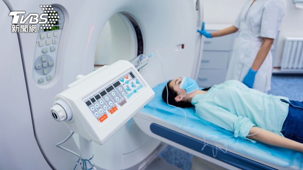 英國醫學團隊透過核磁共振（MRI），發現了長新冠症狀的發生原因。（圖／達志影像Shutterstock）