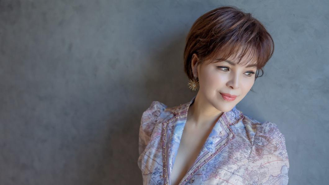 台語歌手陳秀美推出首波單曲〈檸檬花〉，唱出自己人生的真實寫照。（圖／音圓唱片提供）