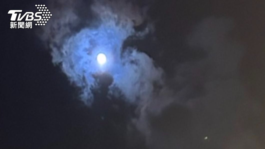 台南民眾在中秋夜目擊「詭異藍光」。（示意圖，與本事件無關／易軍堯攝）