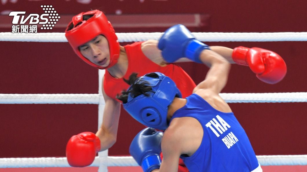 林郁婷在亞運拳擊八強對上泰國選手。（圖／胡瑞麒攝）
