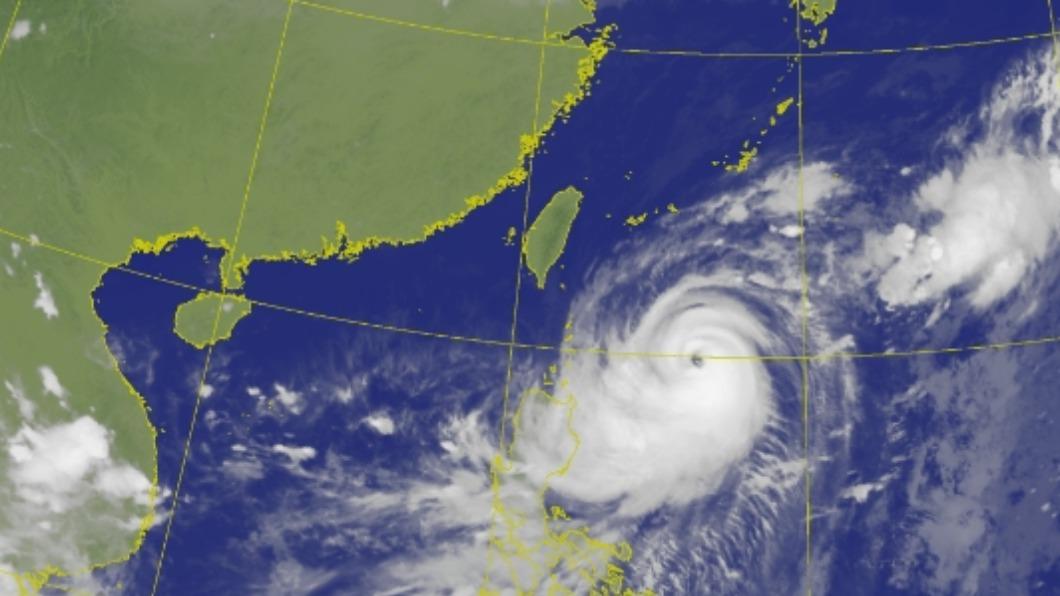 小犬颱風最新路徑預計掃過台灣南端或是海域。（圖／中央氣象署）