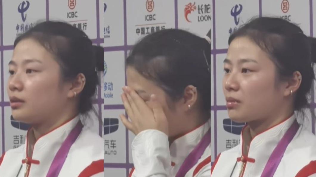 中國大陸舉重女將裴鑫依受訪時哭了。（圖／翻攝自微博《中新視頻》）