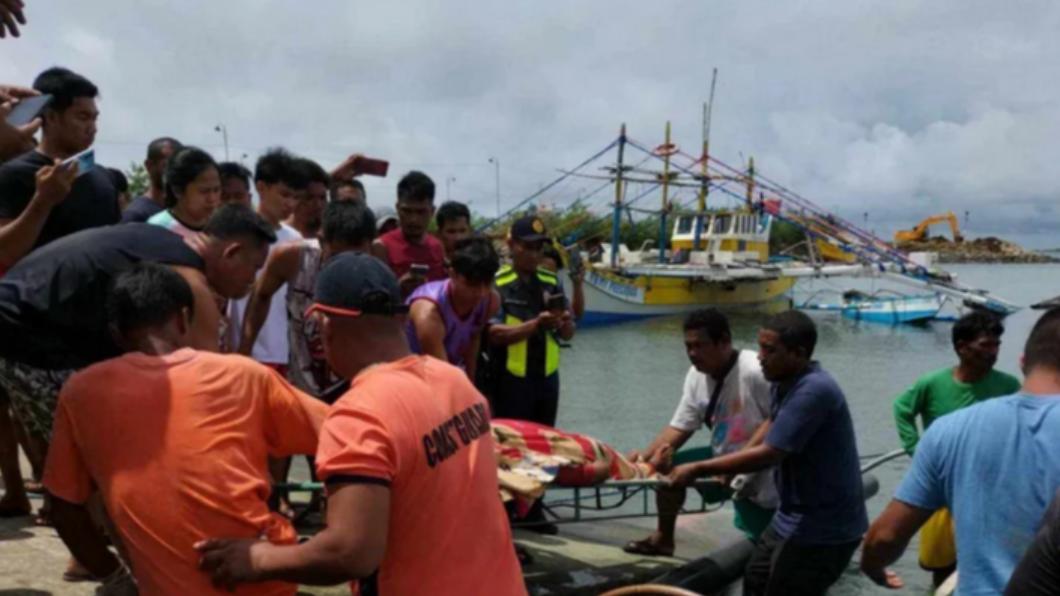 菲律賓海岸防衛隊發布救援照片。（圖／翻攝自《CNN》）