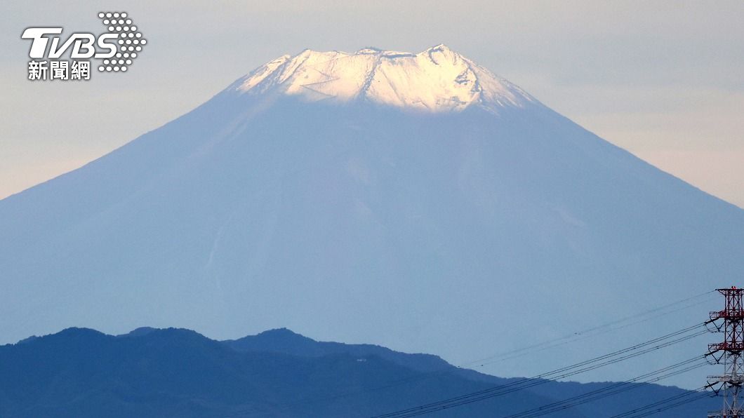 富士山山頂今晨觀測到初冠雪。（圖／達志影像美聯社）