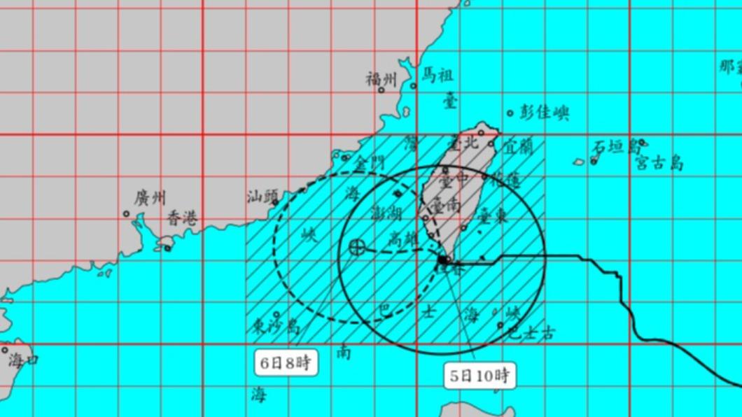 小犬颱風目前位置在鵝鑾鼻的西北西方約 30 公里之海面上。（圖／氣象署）