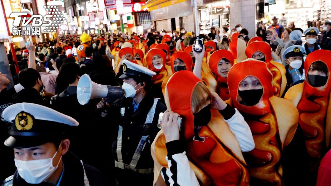圖為去年日本澀谷參加萬聖節活動人潮。（圖／達志影像路透社）