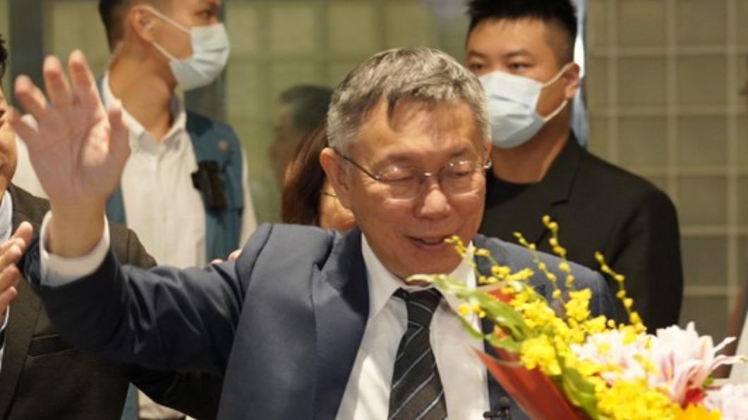 柯文哲回台接受採訪。(圖/民眾黨提供)