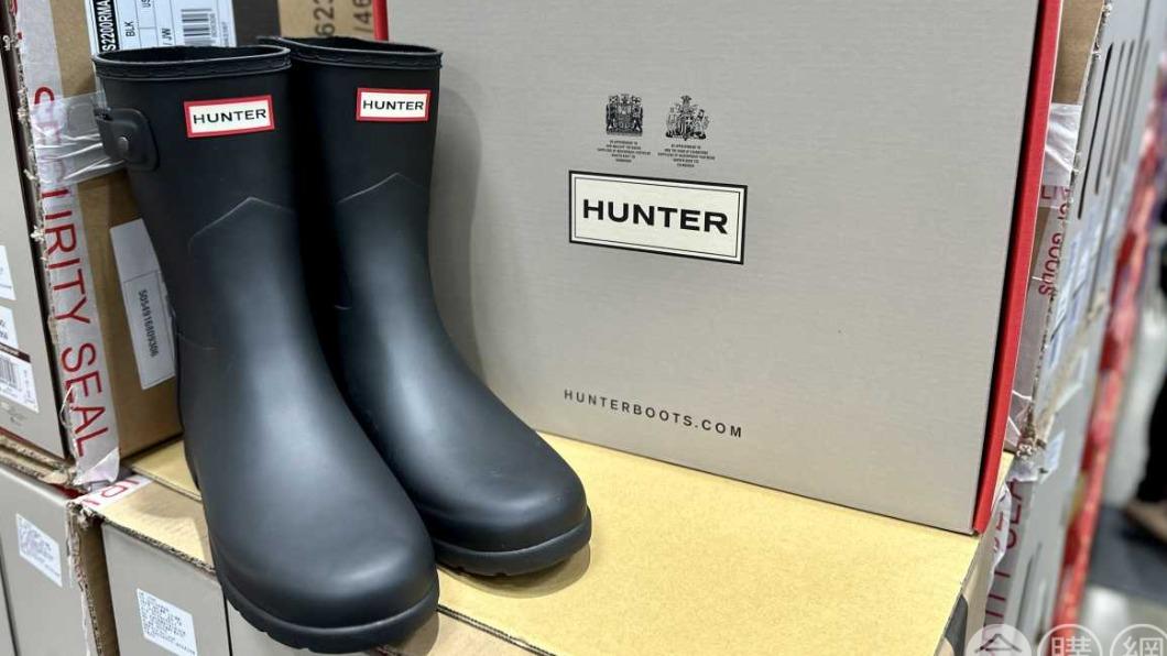 不少網友認為,這款「雨天神靴」雖然好看防水,但卻有過重的硬傷。(圖/翻攝自「Costco好市多 商品經驗老實說」臉書)