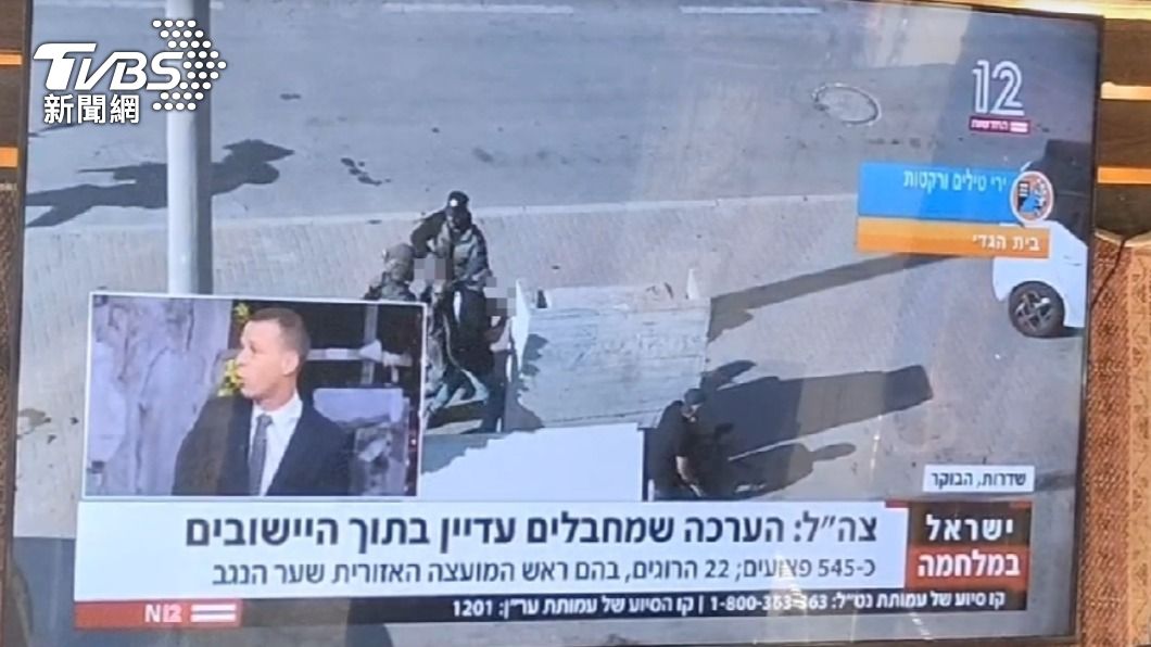 以色列遭突襲後，街頭隨處可見軍人。（圖／讀者提供）