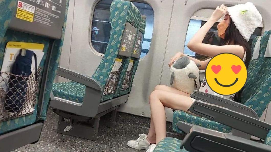 一名正妹在搭乘高鐵時「抬手」，立刻引發網友們熱烈討論。（圖／翻攝自「爆廢公社」臉書）