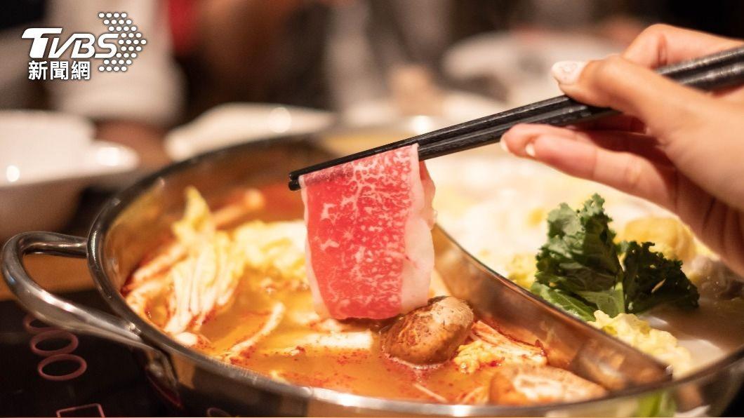 日本廠商突發奇想將火鍋粥製成罐裝飲料。（示意圖／shutterestock達志影像）